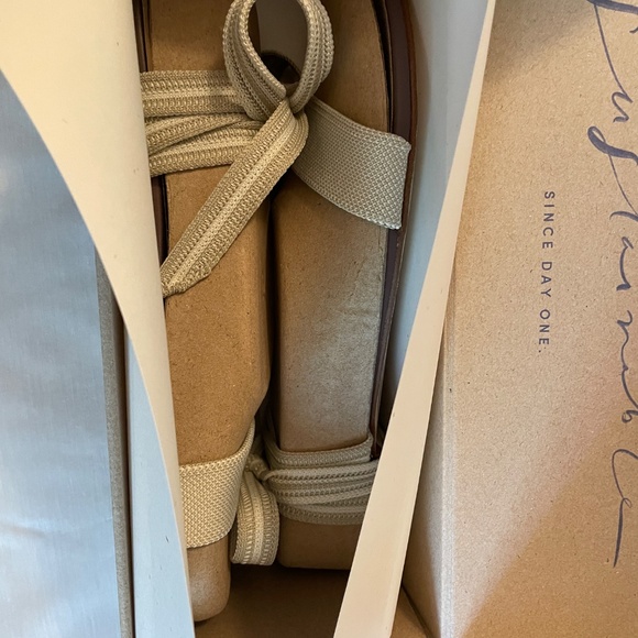 Rothy’s Ankle Tie Sandal - Size 9 (fits like 9.5) - Picture 3 of 5